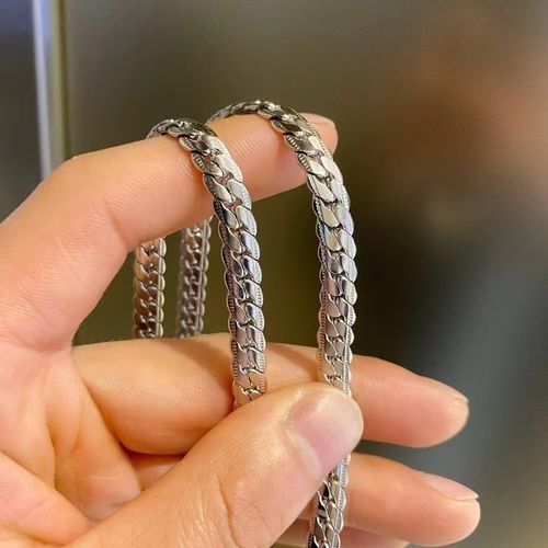 Classic Men Hip Hop Curb Cuban Link Necklace Silver‑Tone Stainless Steel Chain Necklace for Daily Party Wear