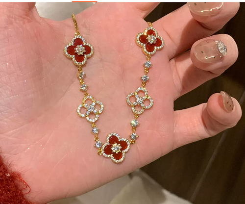 Luxury Four Leaf Clover Bracelet Red Agate Zircon Gold Plated Fashion Women Bracelet Jewelry Gift for Her Daily Party Wear