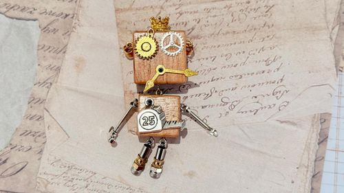 Wooden steampunk robot3