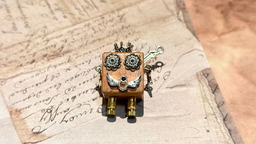 Wooden steampunk robot2