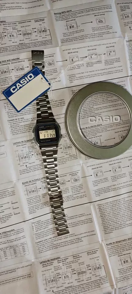 Steel band LED electronic watch ultra-thin gold and silver cold light watch F91W steel band Harajuku style fashion