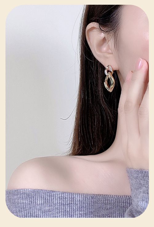 Interlocking Geometric Diamond-shaped Micro-pavé Stud Earrings