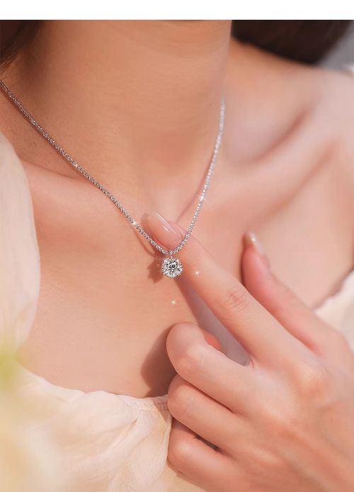 Neck Sparkle That Turns Heads