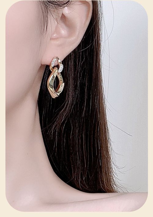 Interlocking Geometric Diamond-shaped Micro-pavé Stud Earrings