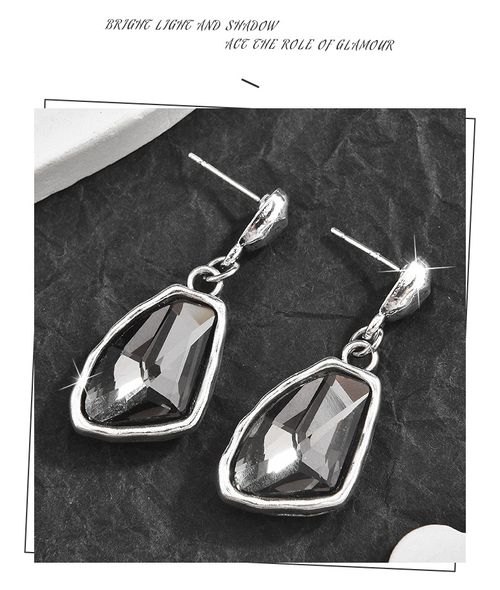 🖤 Black Gem Earrings: London-Paris Cool Chic
