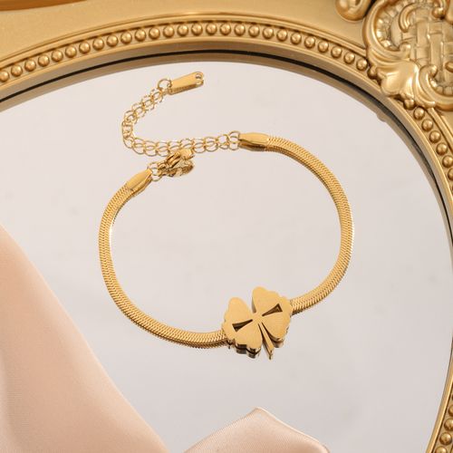 🍀 Double Boost of Luck & Elegance: This 3-Piece Clover Set Works for Both Workdays & Dates