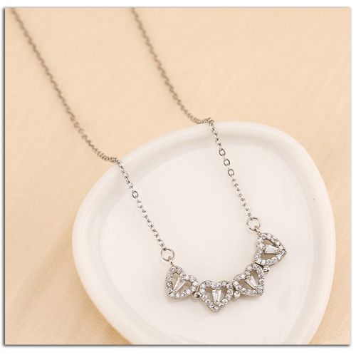 💖 Neck Surprise: Hearts Turn to a Four-Leaf Clover! Sweet Sparkle Locks in Collarbone Charm