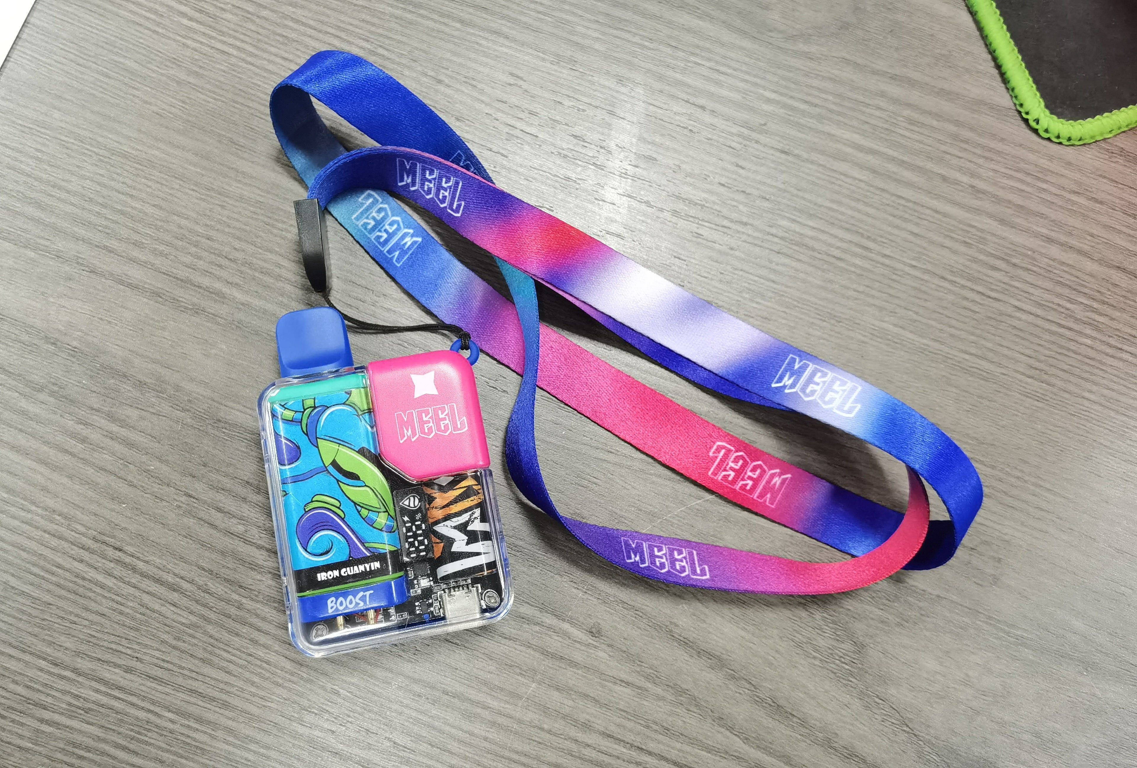 MEEL BOOST麻將 8000口拋棄式電子煙 雙檔功率發光帶屏 高科技