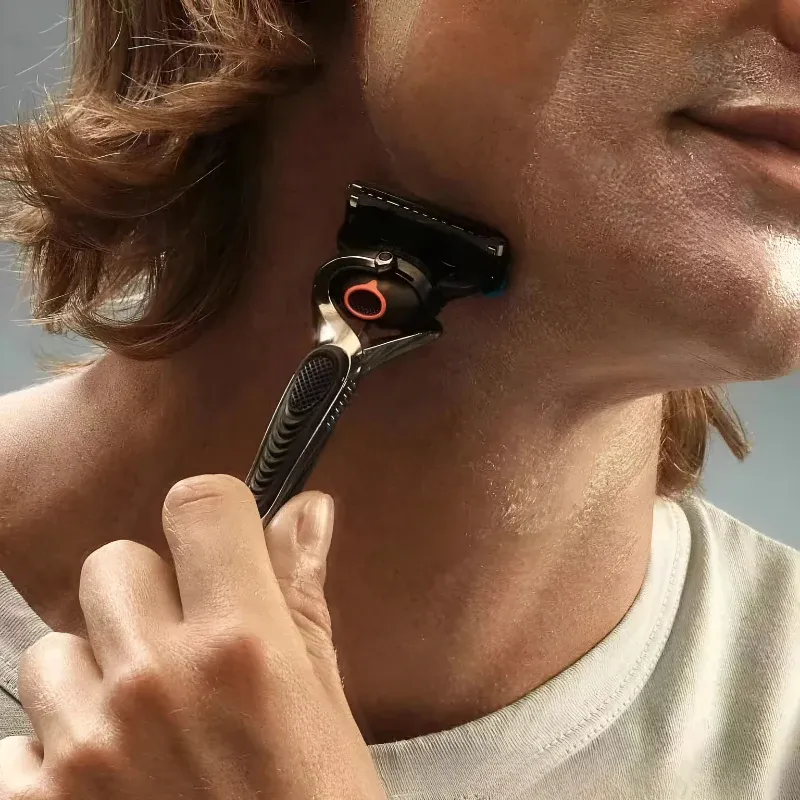 Multi-blade Quick Release High Precision Shaving Razor（1 rotating handle + orange 12 blades + knife holder box