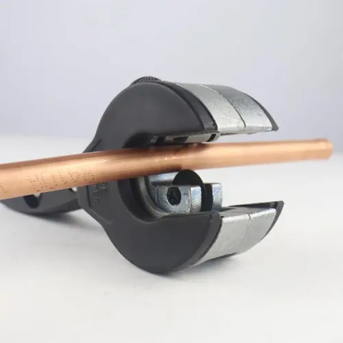Cuts in a Single Snip! Rapid Pipe Cutter