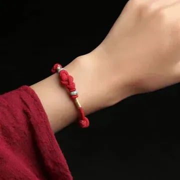 Red String Bracelet Meaning & How to Use it (The Complete Guide)