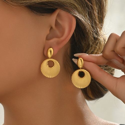 Fashionable Waterproof Alloy Earrings: New Luxury Shell Earrings, Versatile Gold Striped Hollow Stud Earrings for Women