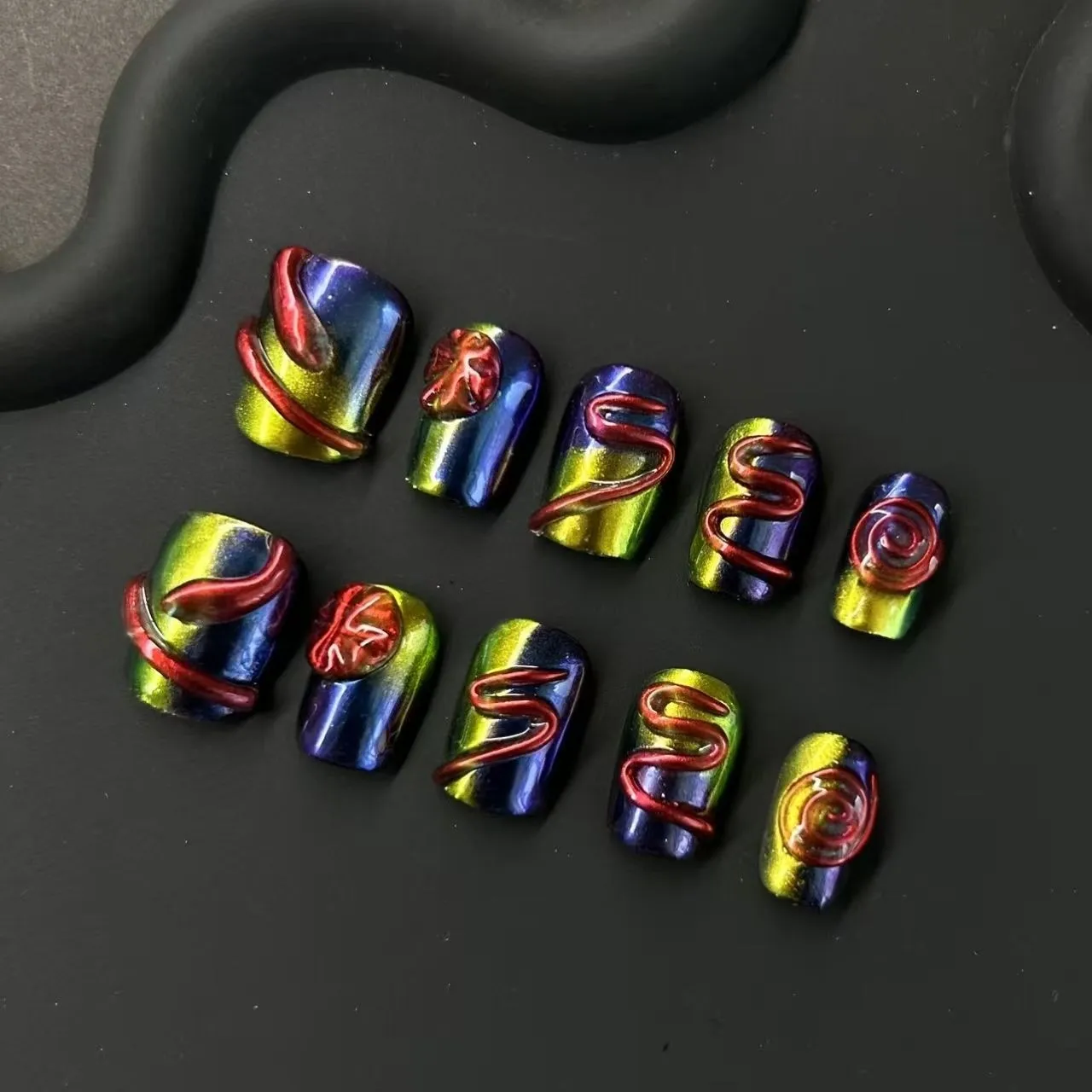 Hand-made artificial eyelashes-short square sword. Cool red little snake, 3D hand-carved hand-painted nail art