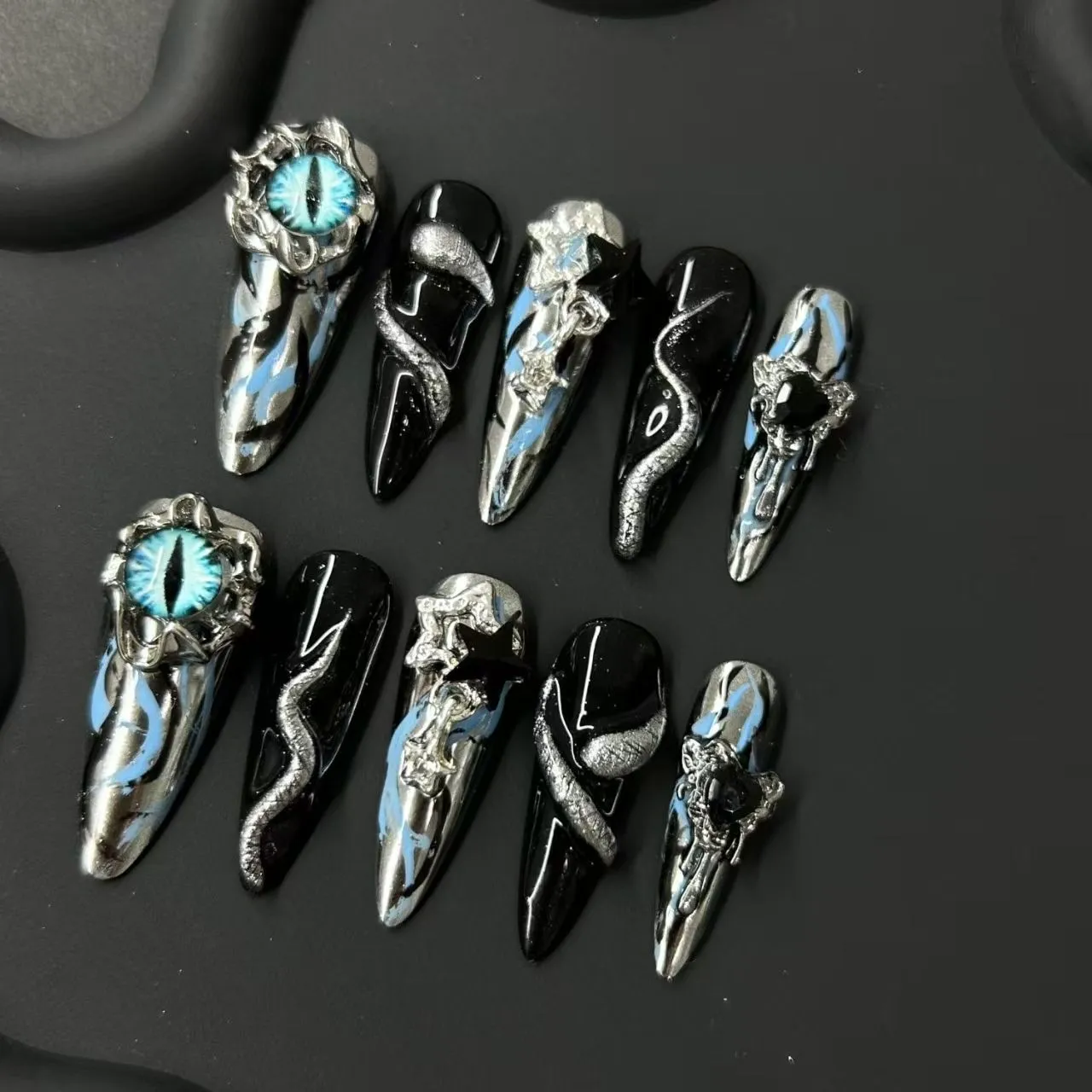 Waterdrop-shaped cybersnake demon dark eyes pure hand-wearing armor