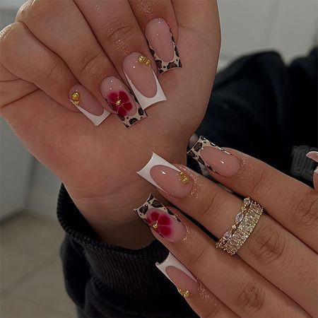 Wearing nails with leopard print flowers and gold beads, sweet and cool style false nails, nail art nail tips and patches
