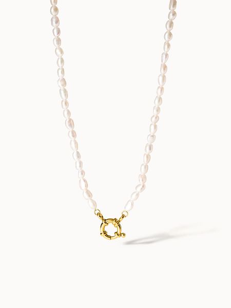 Charm necklace with pearls