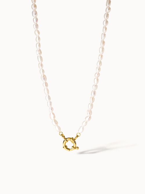 Charm necklace with pearls