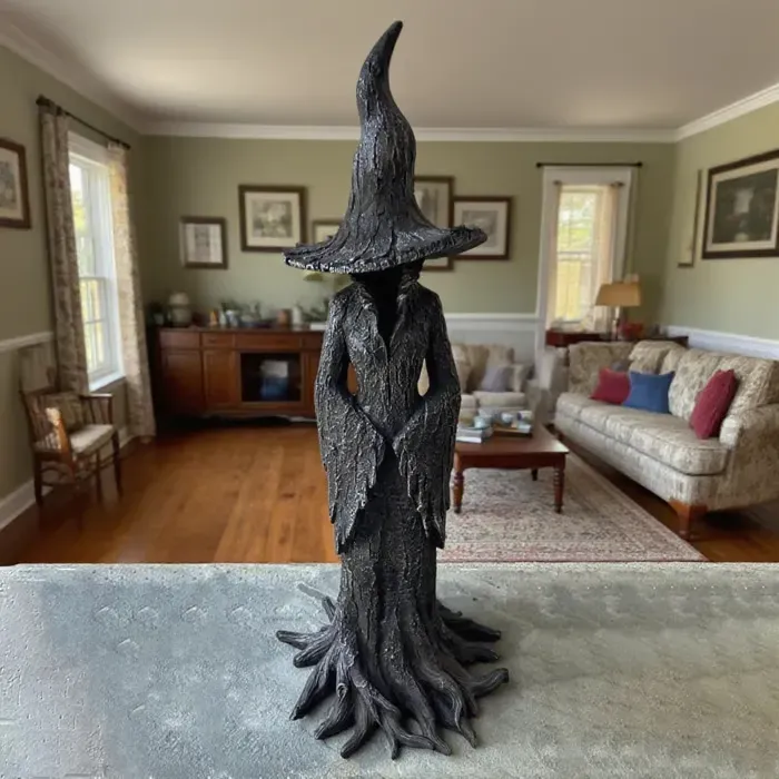 🧙‍♀️Hand-Painted Enchanting Witch Statue – Gothic Resin Witch Decor for Halloween & Indoor Display✨