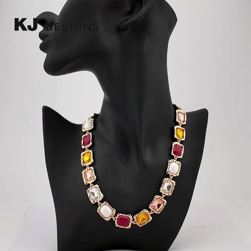 Alloy glass colored diamond-studded necklace (Random color)