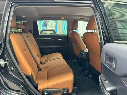 July 2020 Toyota Highlander 2.0T 4WD — First Owner, 7-Seater Elite Edition, 60,000 km, Made in China