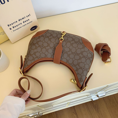 Retro-Print Crossbody Bag – Trendy Vibe, Effortless Style for the Fashion-Forward
