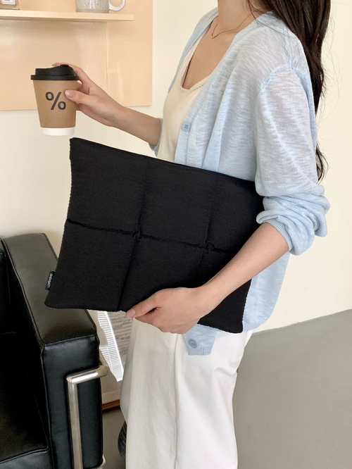 Puffer Laptop Sleeve: Protection + Style for Devices Under 15.6