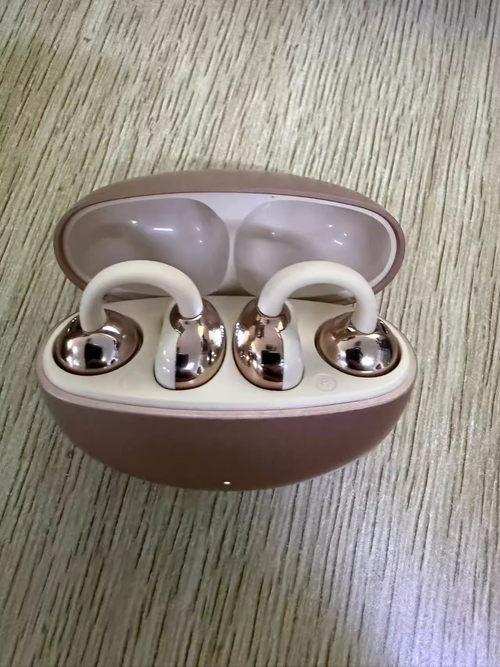Wireless Earhooks: No Pain, Immersive Sound