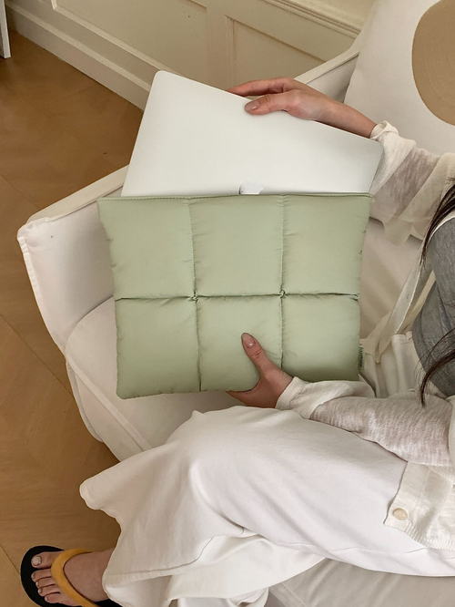 Puffer Laptop Sleeve: Protection + Style for Devices Under 15.6