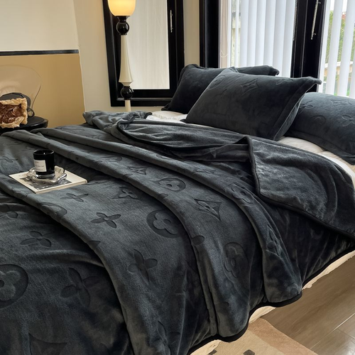 3 - in - 1 Milk Velvet Set: Embossed Design, Anti - Slip, Skin - Friendly Comfort（1.8*2m）