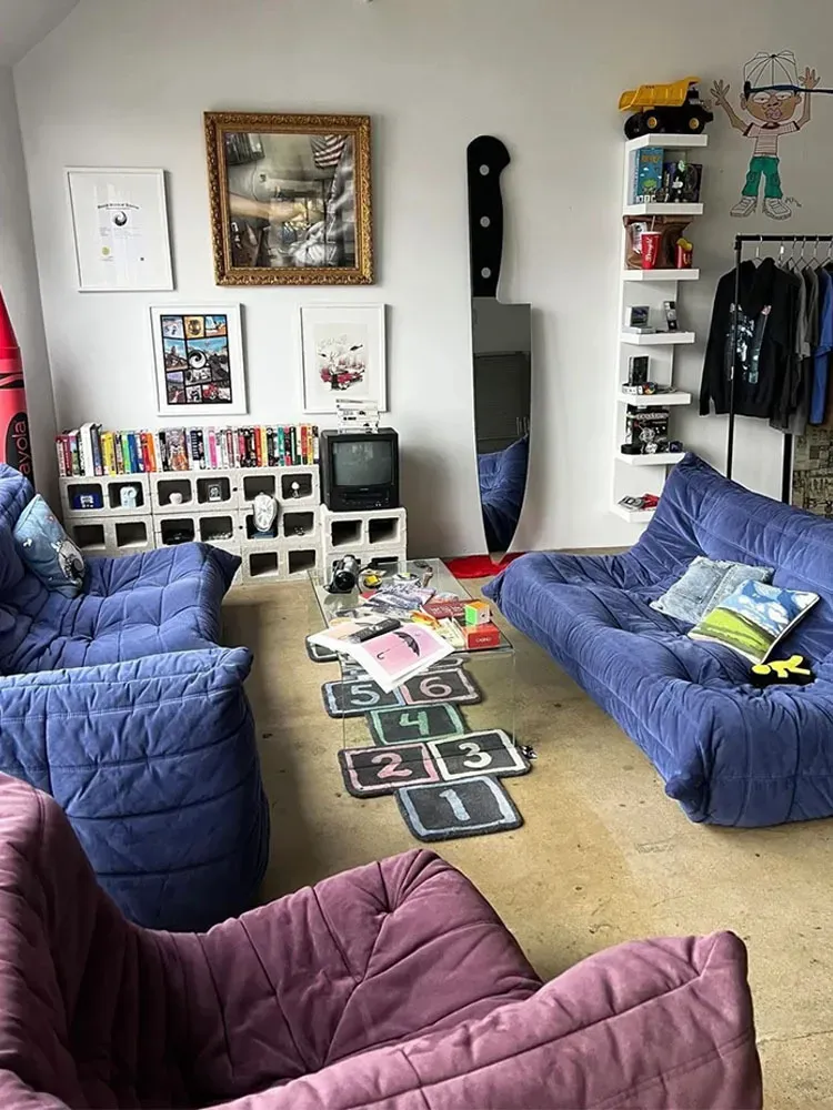 Acrylic Full-Length Mirror – Creative Giant Kitchen Knife-Dagger Shape, TikTok Viral Unbreakable Art Mirror