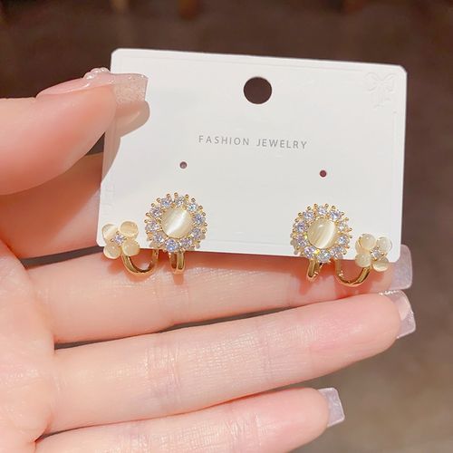 50% OFF Light Luxury Fashion High-end Simple Cat's Eye Stone Flower Alloy Earrings