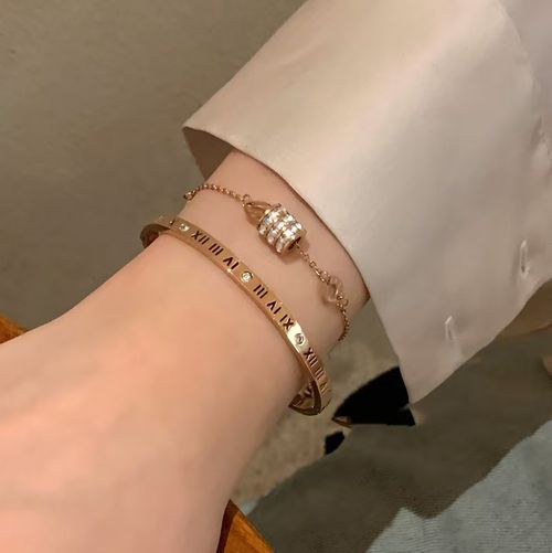 Made of titanium steel, non-fading~ Roman numeral delicate bracelet and bangle set (three-piece set)
