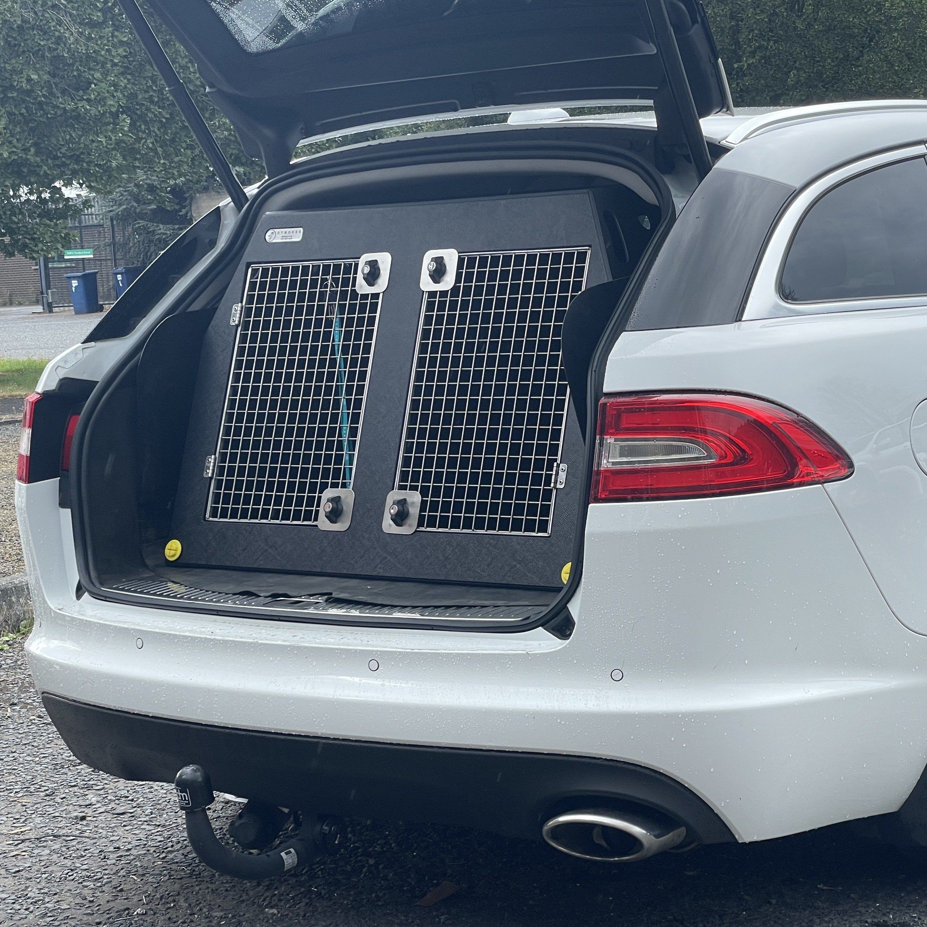 Jaguar XF Sportbrake | 2012–2015 | Dog Travel Crate | The DT 4