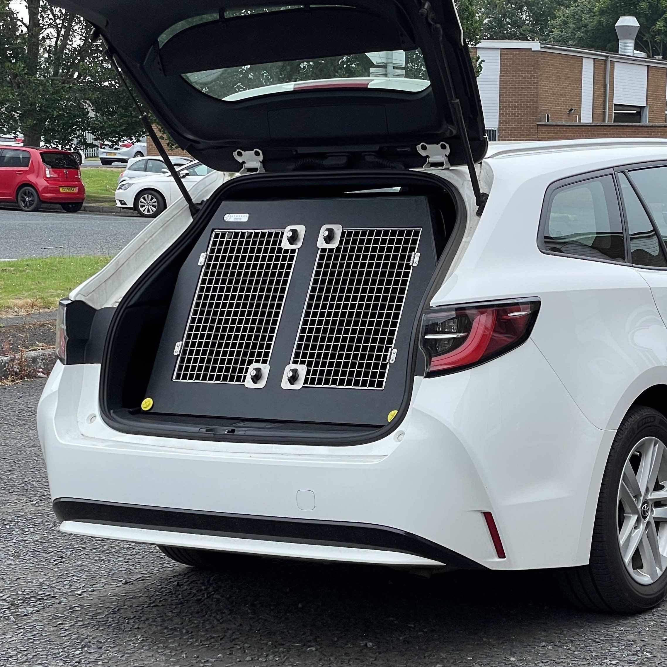 Toyota Corolla Touring Sports | 2019-Present | Dog Travel Crate | DT 18