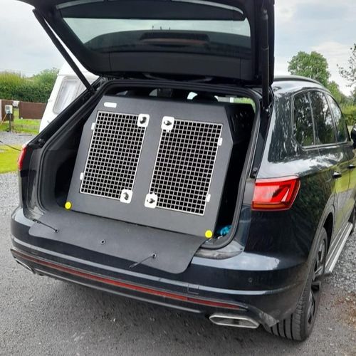 Heavy duty, indoor & outdoor, stainless steel, commercial grade dog kennels Volkswagen Touareg | 2018-Present | Dog Travel Crate | The DT 11