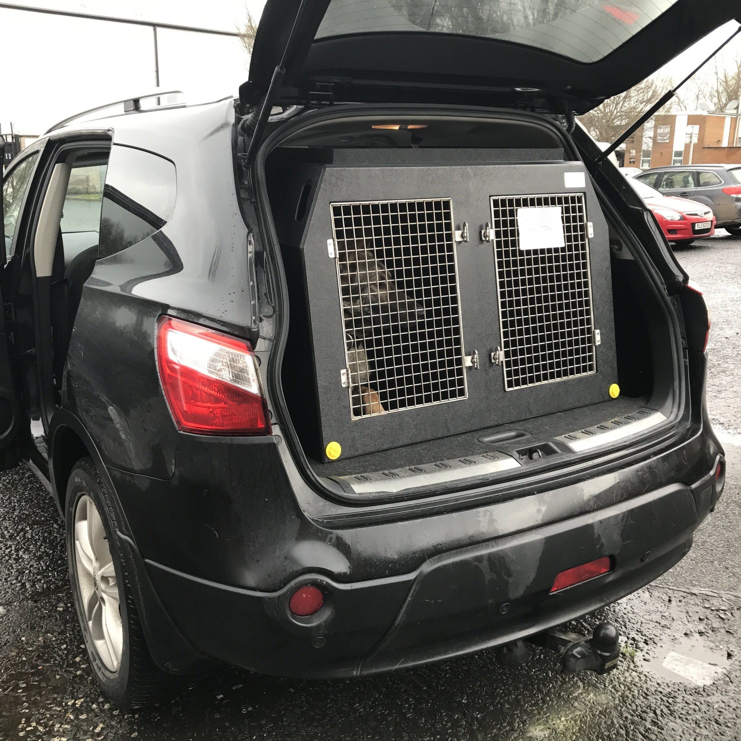 Nissan Qashqai+2 | 2008-2013 | Dog Travel Crate | The DT 3