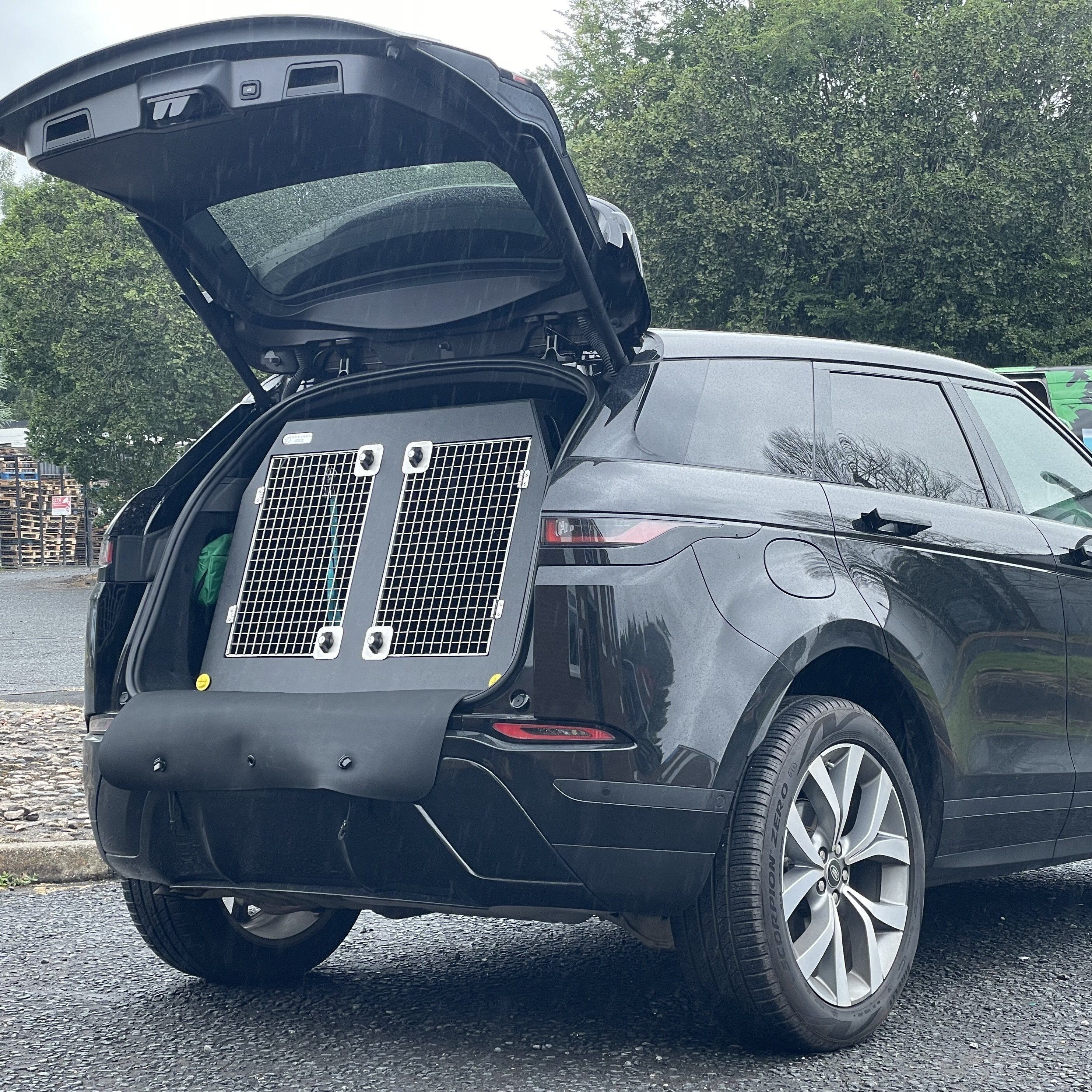 Range Rover Evoque | 2018-Present | Dog Travel Crate | The DT 9