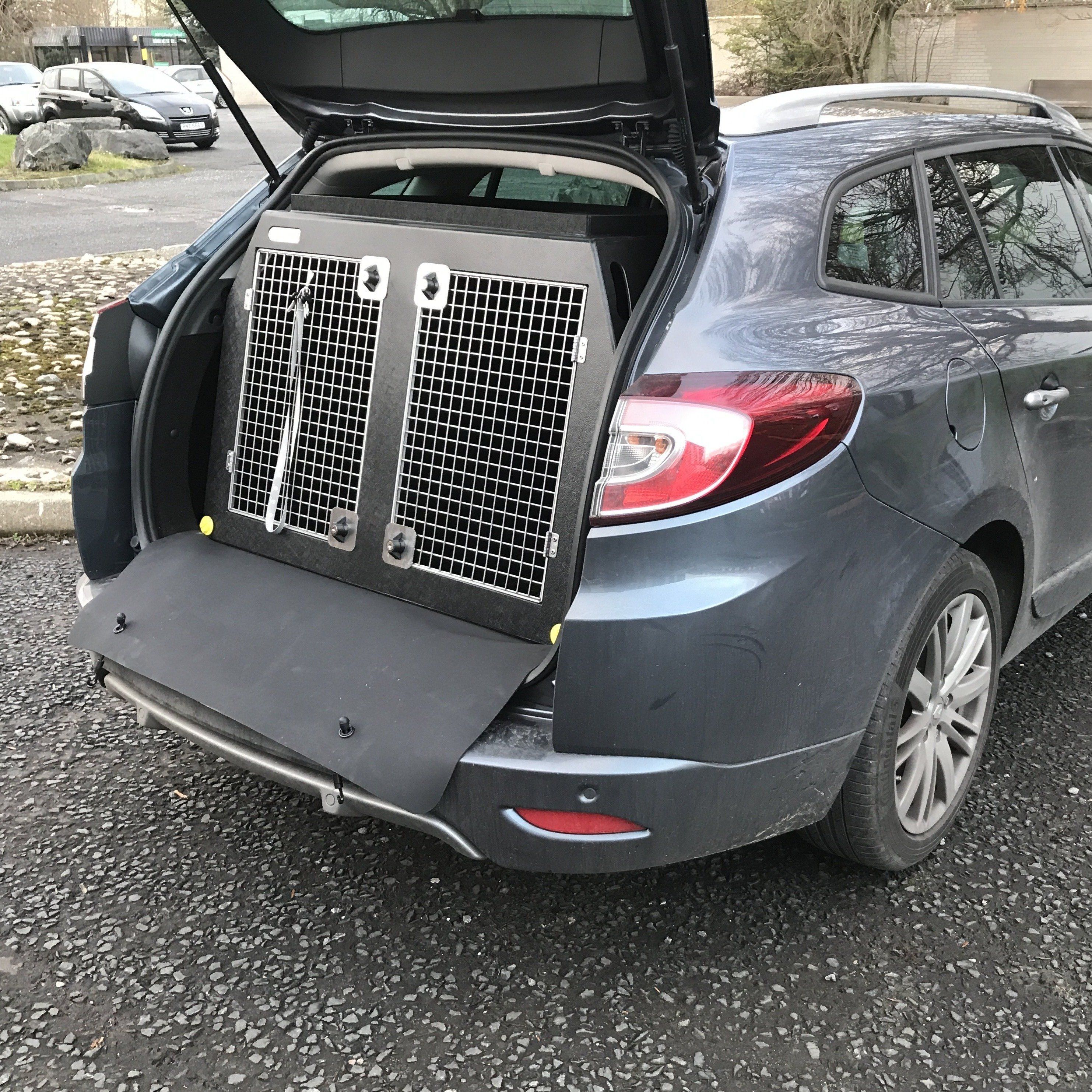 Renault Megane Estate | 2008-2016 | Dog Travel Crate | The DT 3