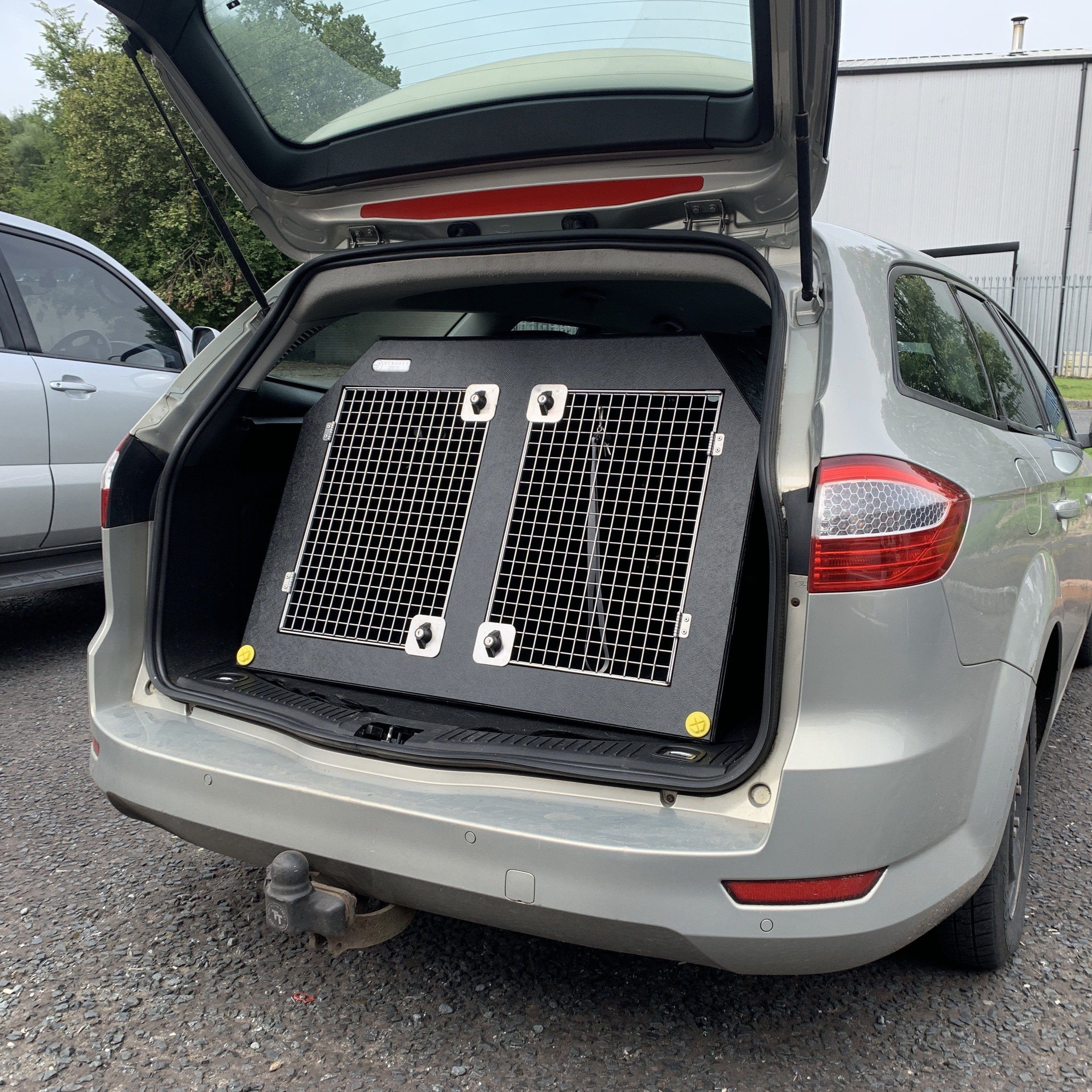 Ford Mondeo Estate | 2006-2012 | Dog Travel Crate | The DT 2