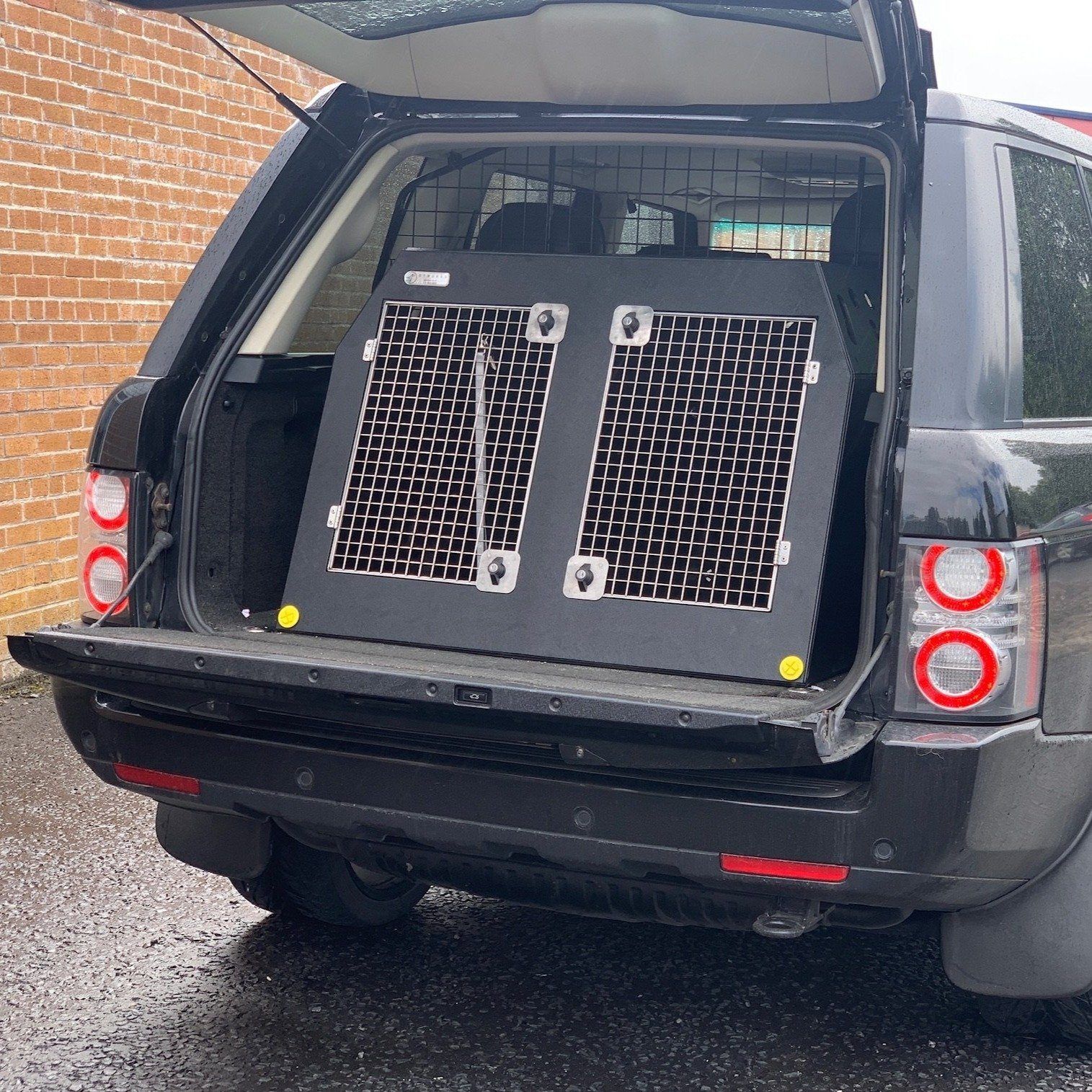 Range Rover Vogue | 2007-2011 | Dog Travel Crate | The DT 11