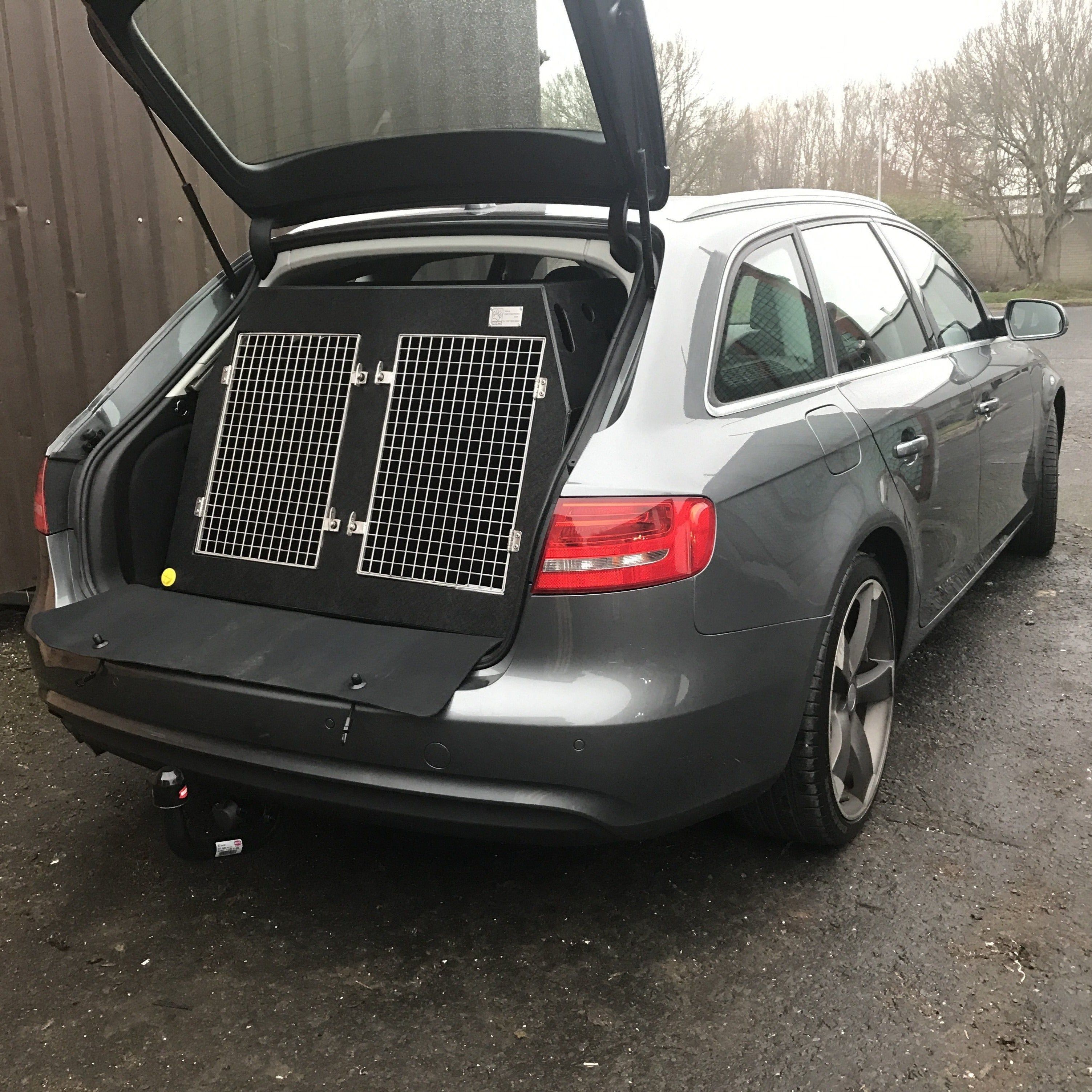 Audi A4 Avant | 2009-2015 | Dog Travel Crate | The DT 4