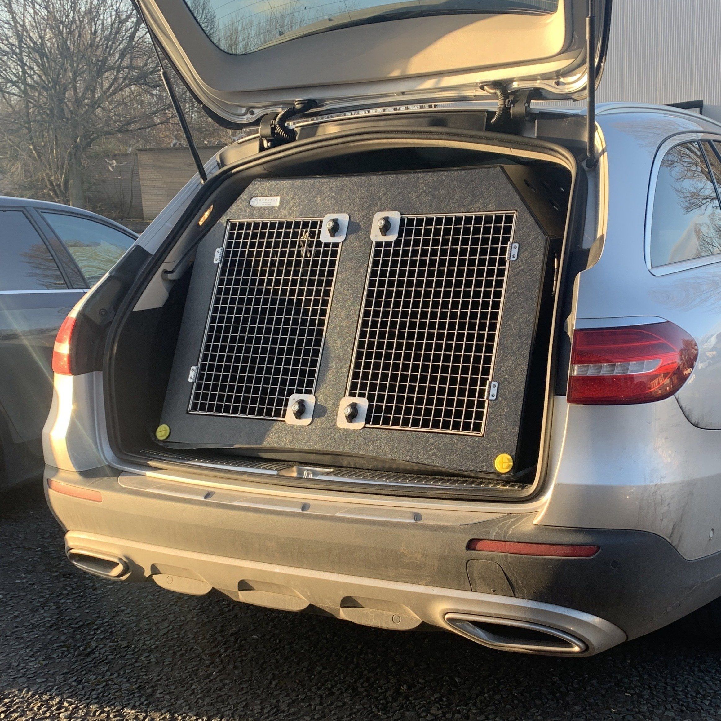 Mercedes E Class Estate | 2017-Present | Dog Travel Crate | The DT 2