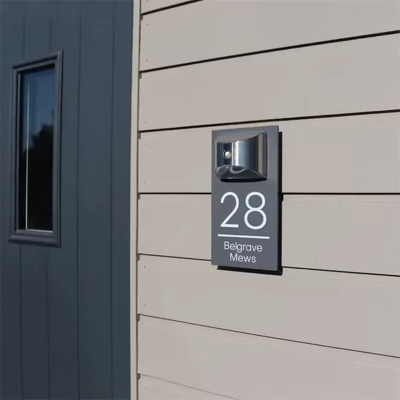 Personalisiertes Solar-Türschild