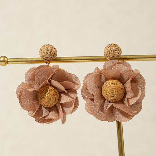 A pair of earrings to complete your outfit every week! 💍