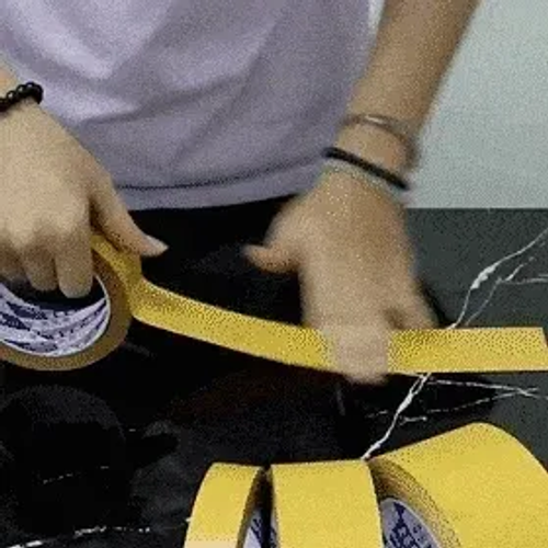 🎁-🔥Super Sticky Resistente Clear Tape Strong grid cloth and high stickiness make double-sided tape heavy-duty and rigid, ensuring good performance whether applied to rough or smooth surfaces, heavy or light items.