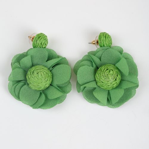 A pair of earrings to complete your outfit every week! 💍