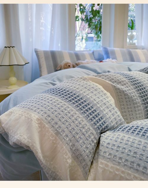 four-piece bedding set