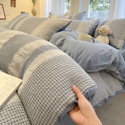 four-piece bedding set