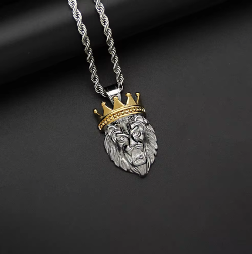 Pingente Helloice Crown King of Lion em Ouro Preto
