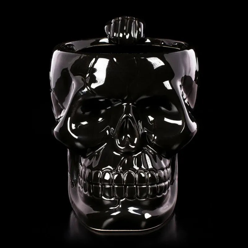 Schwarzer Totenkopfbecher